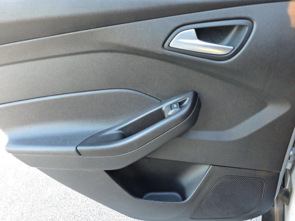 Ford Focus 5dr HB SE 2013