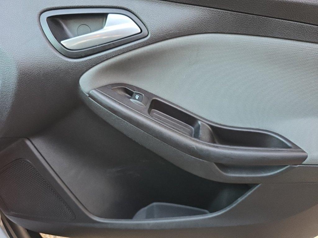 Ford Focus 5dr HB SE 2013