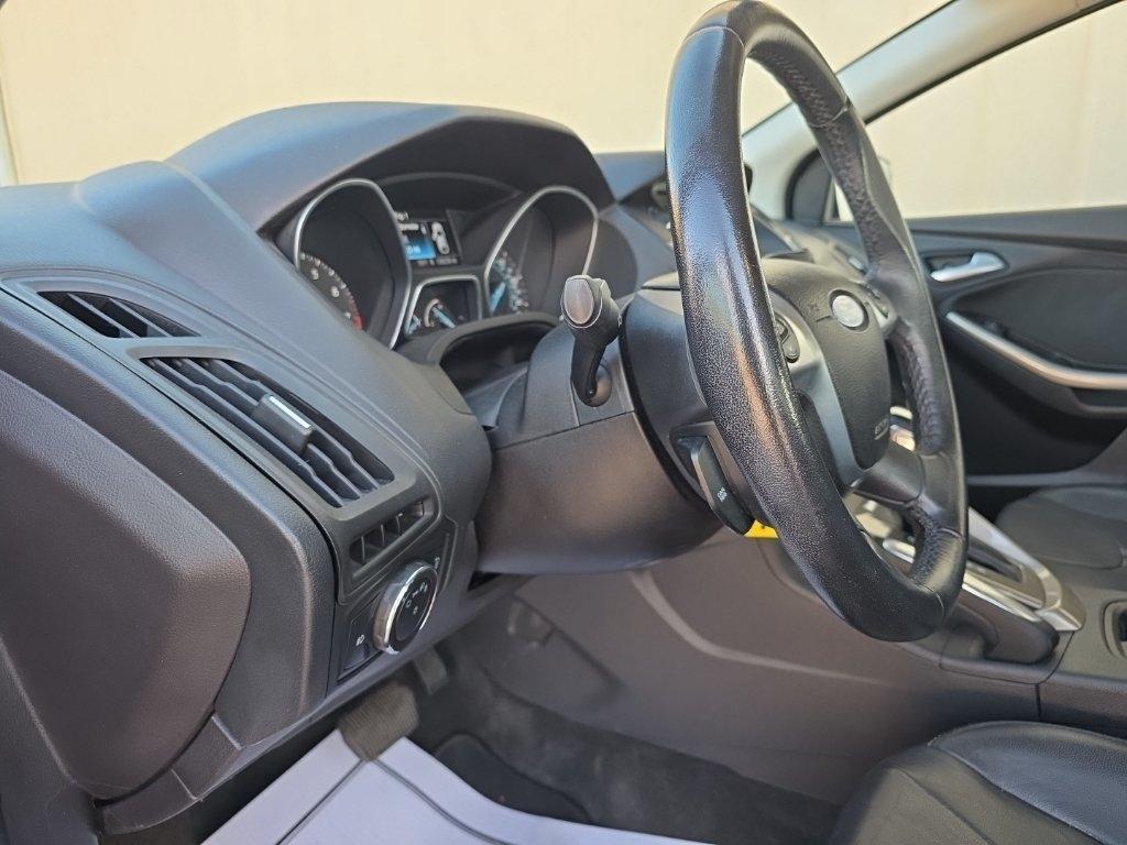 Ford Focus 5dr HB SEL 2012