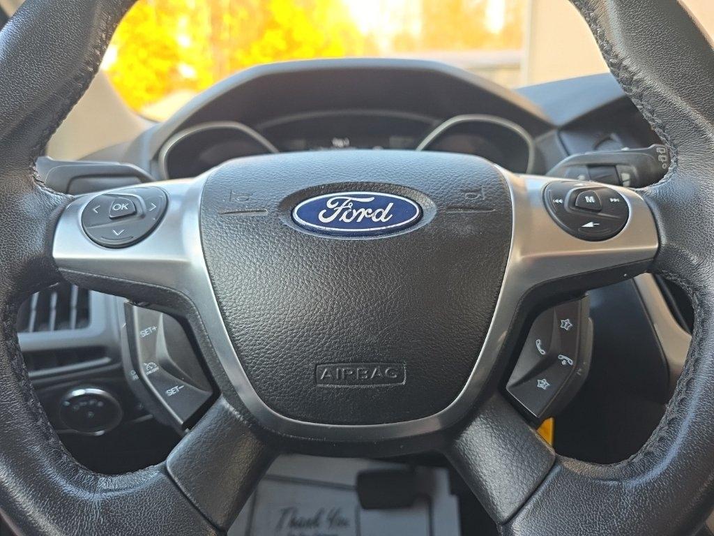 Ford Focus 5dr HB SEL 2012