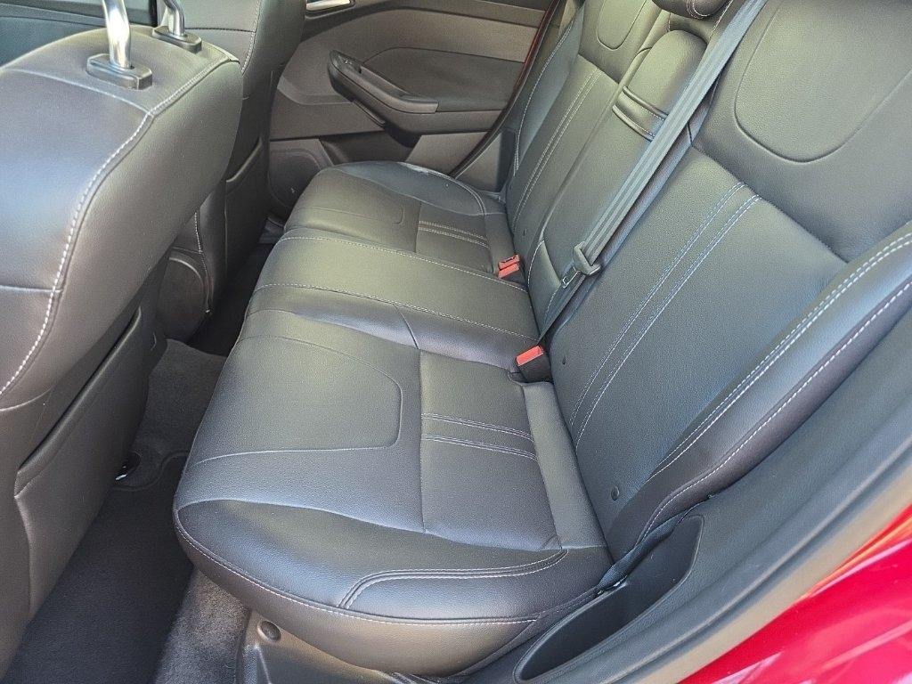 Ford Focus 5dr HB SEL 2012