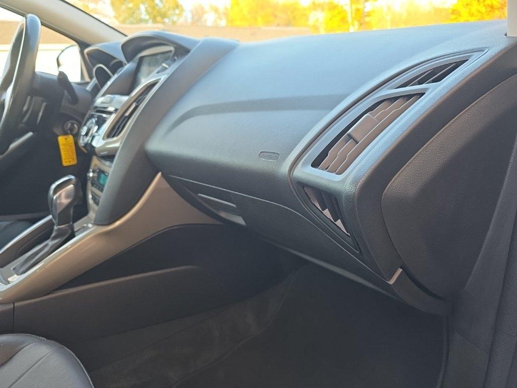 Ford Focus 5dr HB SEL 2012