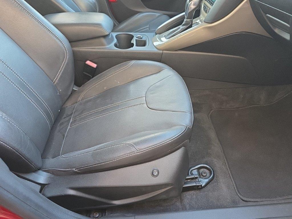 Ford Focus 5dr HB SEL 2012