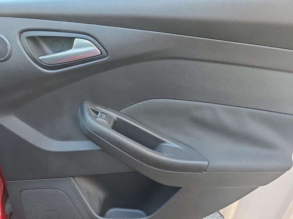 Ford Focus 5dr HB SEL 2012