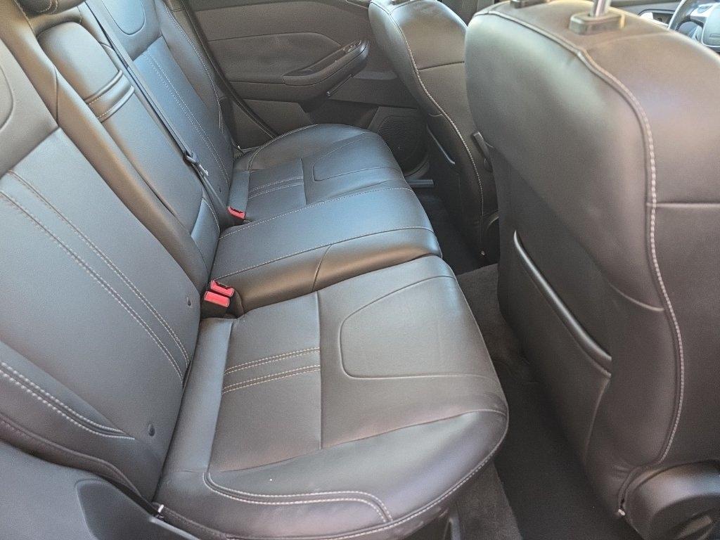 Ford Focus 5dr HB SEL 2012