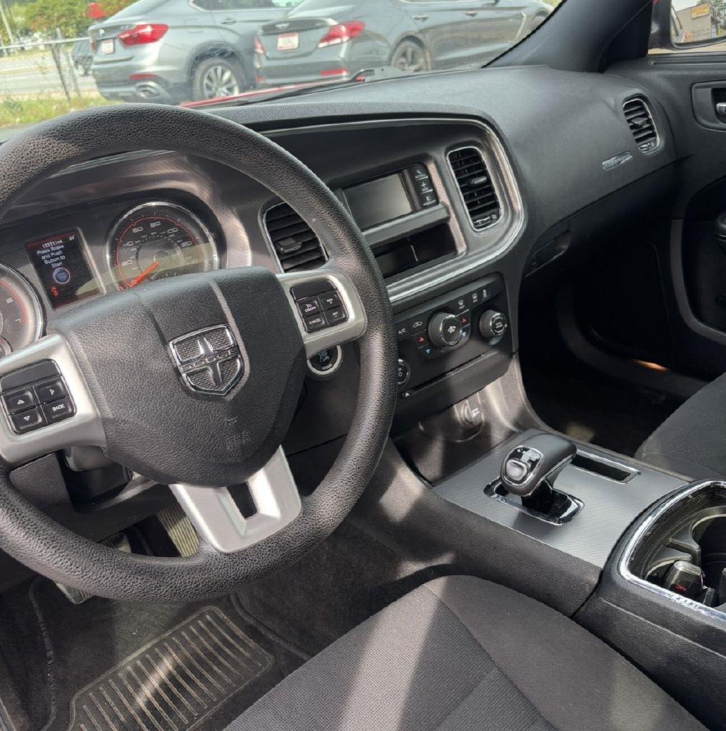 Dodge Charger SE 2012