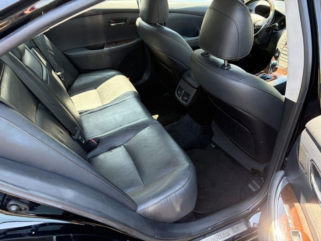 Lexus ES 350 Sedan 2011