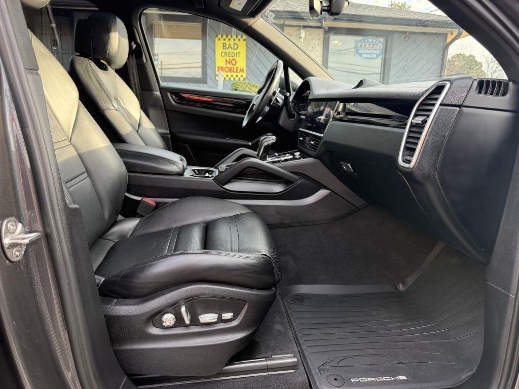 Porsche Cayenne Base 2020