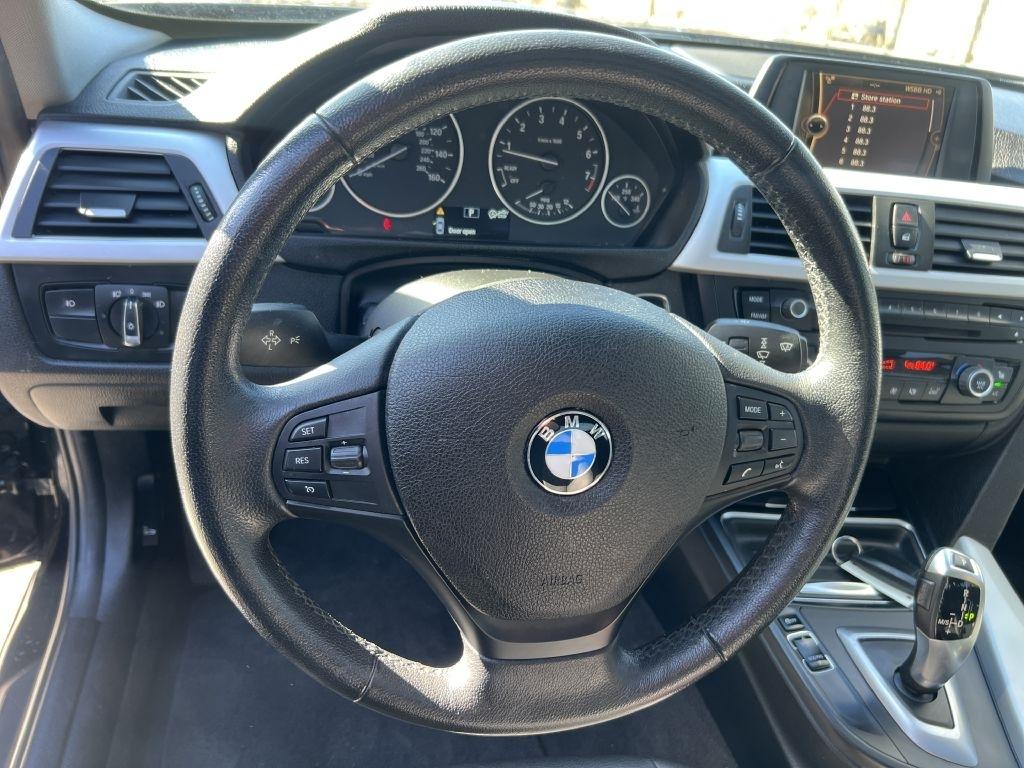 BMW 3-Series 328i xDrive Sedan 2013