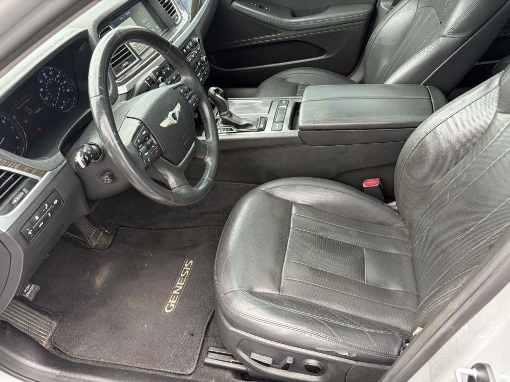 Hyundai Genesis 3.8L 2015