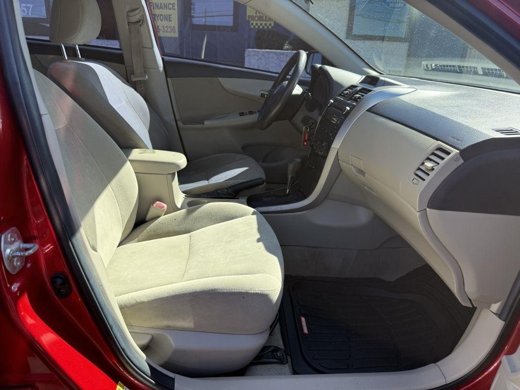 Toyota Corolla L 5-Speed MT 2012