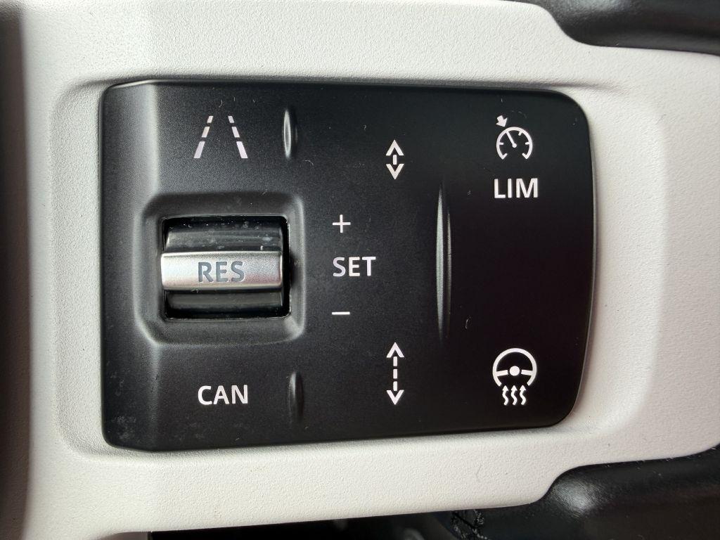 Land Rover Defender P300 110 S 2025