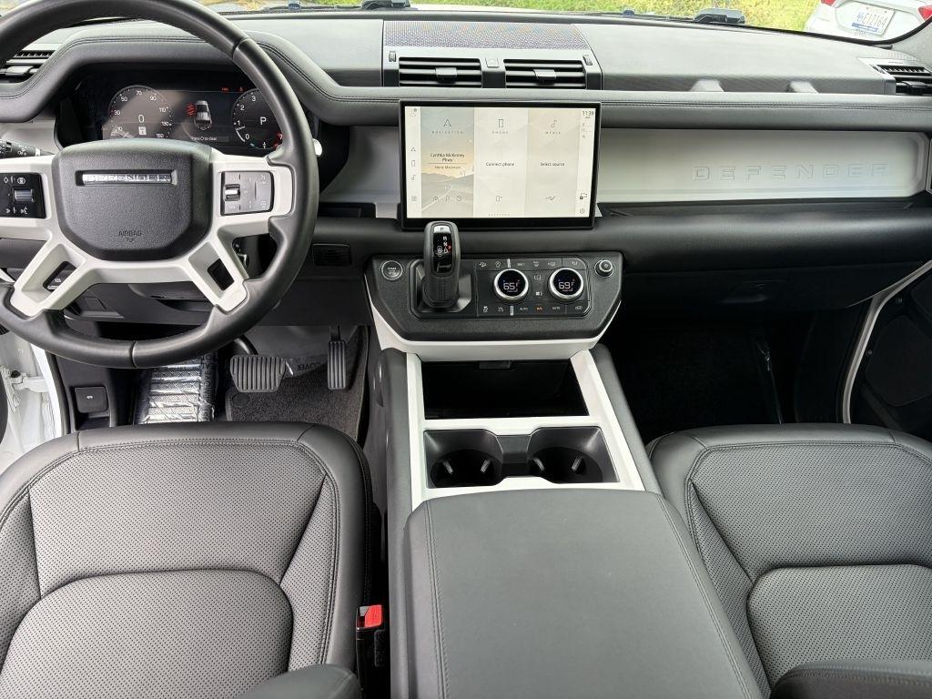 Land Rover Defender P300 110 S 2025