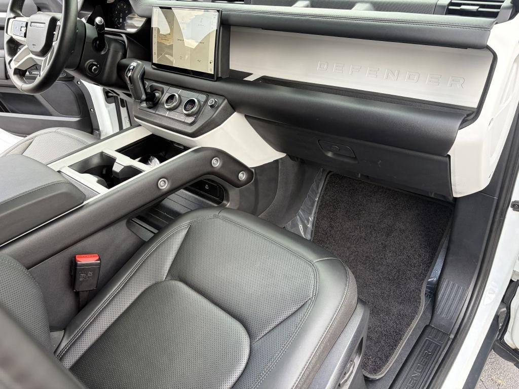 Land Rover Defender P300 110 S 2025