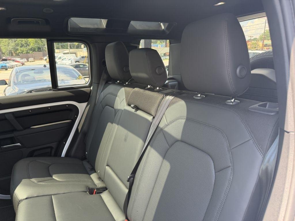 Land Rover Defender P300 110 S 2025