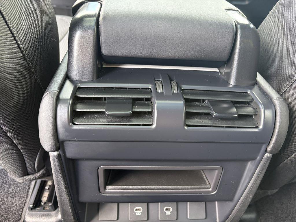 Land Rover Defender P300 110 S 2025