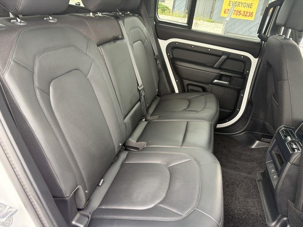 Land Rover Defender P300 110 S 2025