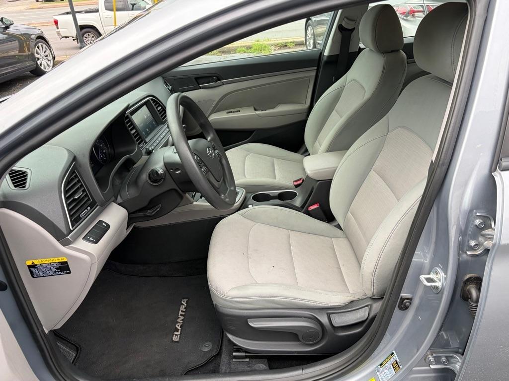 Hyundai Elantra Value Edition 6A 2017