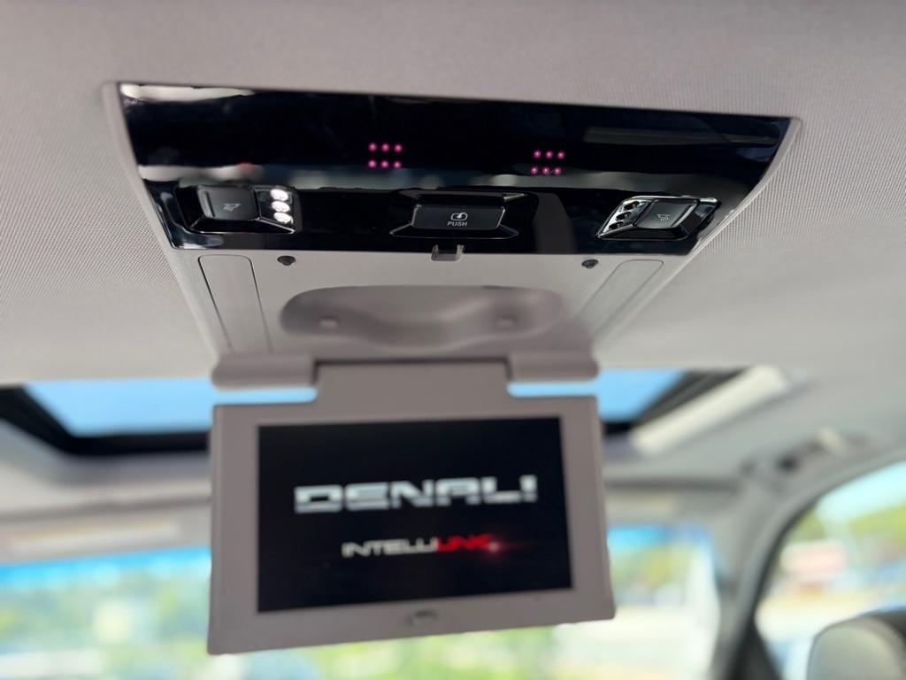 GMC Yukon Denali 4WD 2017