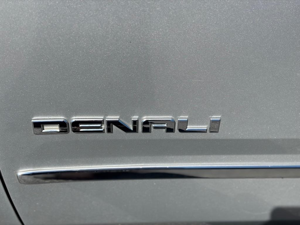 GMC Yukon Denali 4WD 2017