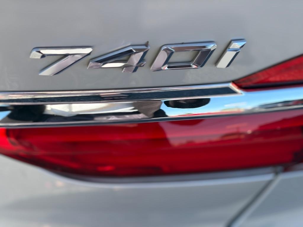 BMW 740i  2017