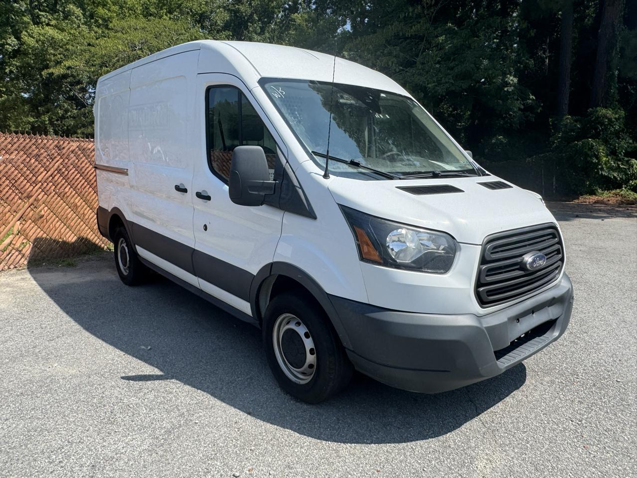 Ford Transit 250 Van Med. Roof w/Sliding Pass. 130-in. WB 2018