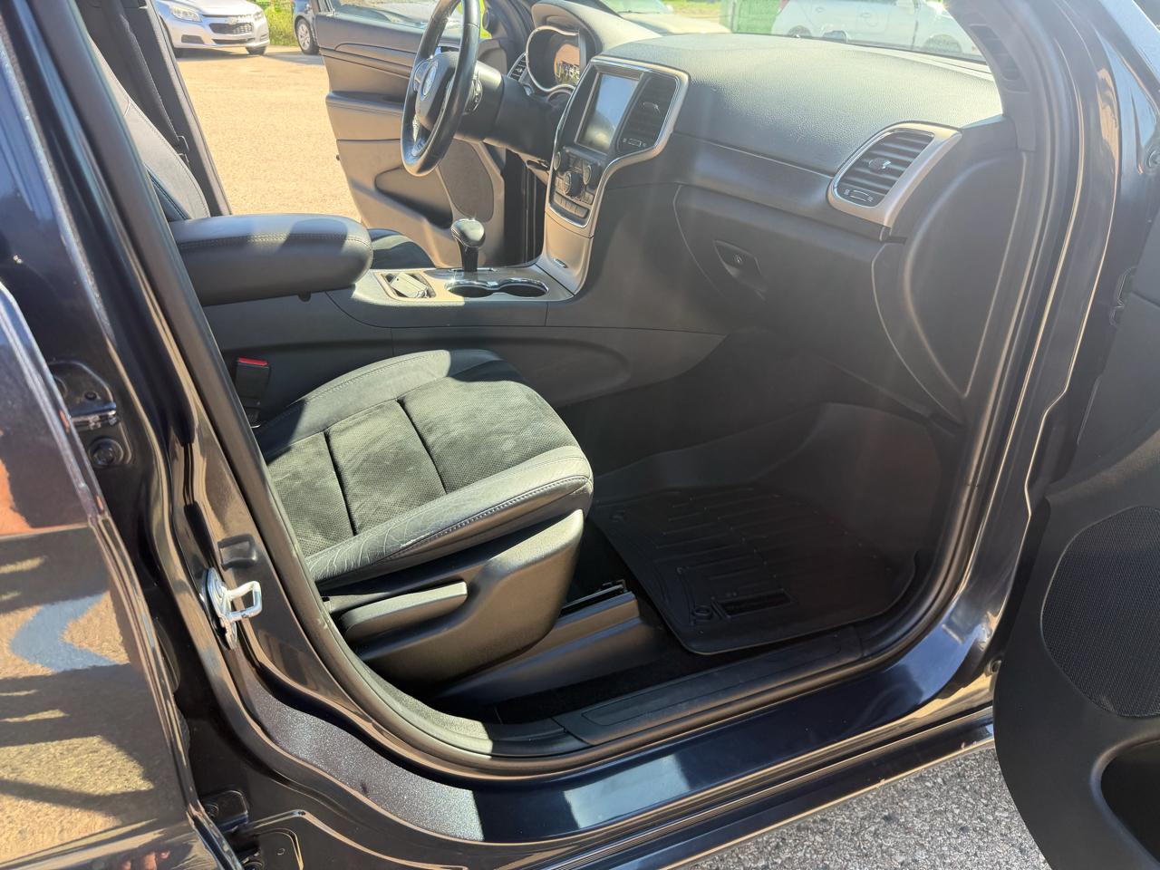 Jeep Grand Cherokee photo 16
