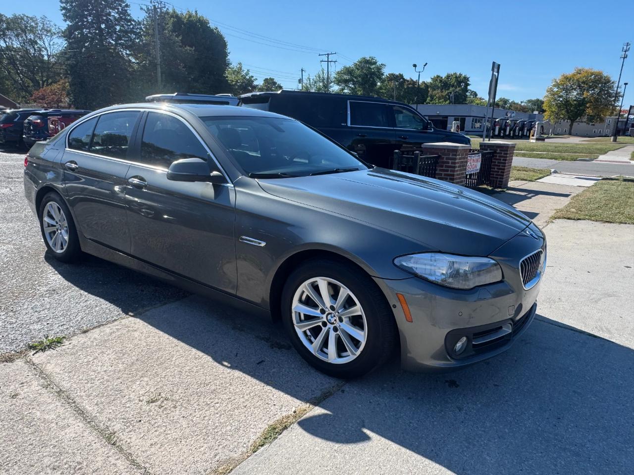 BMW 5 Series 4dr Sdn 528i RWD 2015
