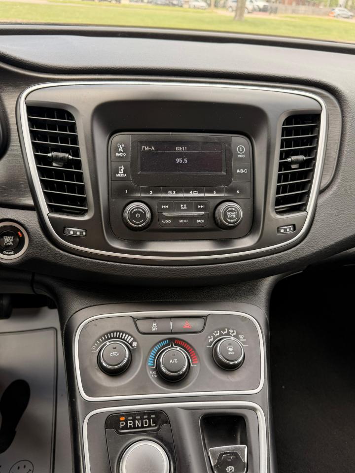Chrysler 200 LX 2015