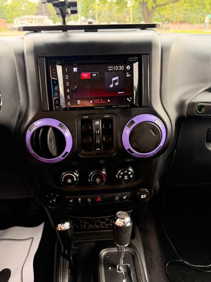 Jeep Wrangler Unlimited Sahara 4WD 2012