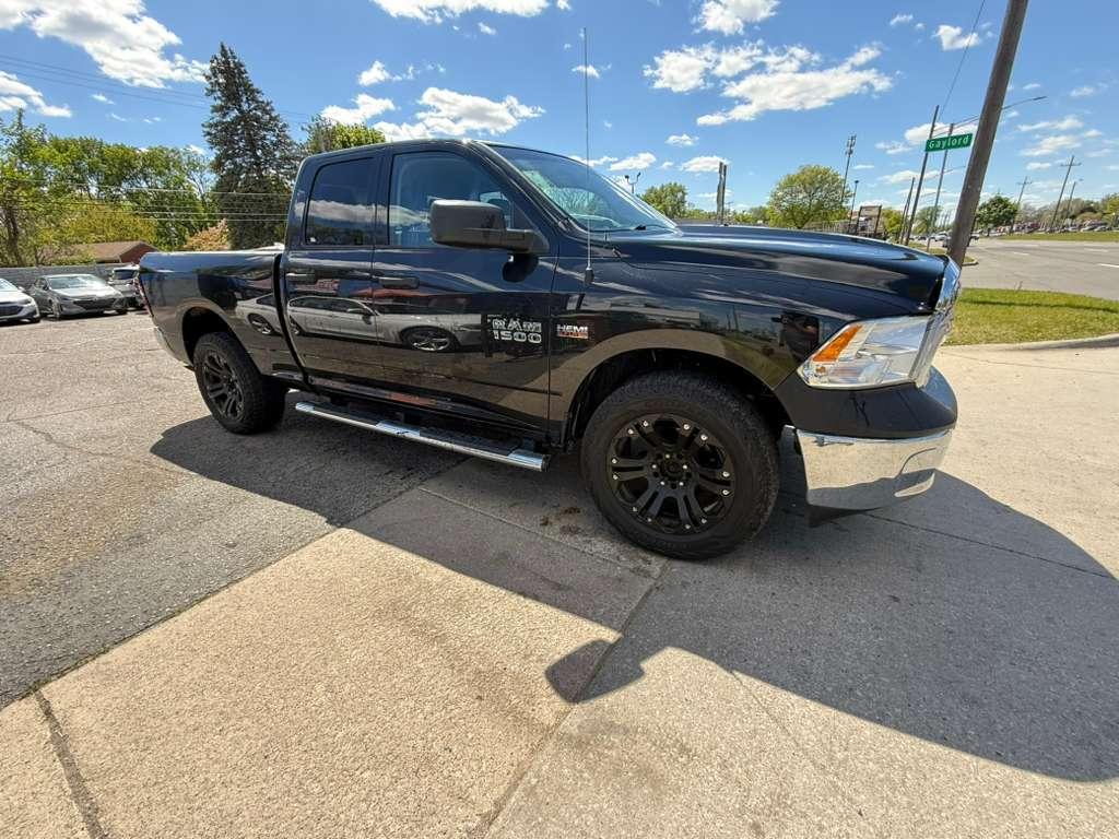 RAM 1500 Tradesman Quad Cab 4WD 2017