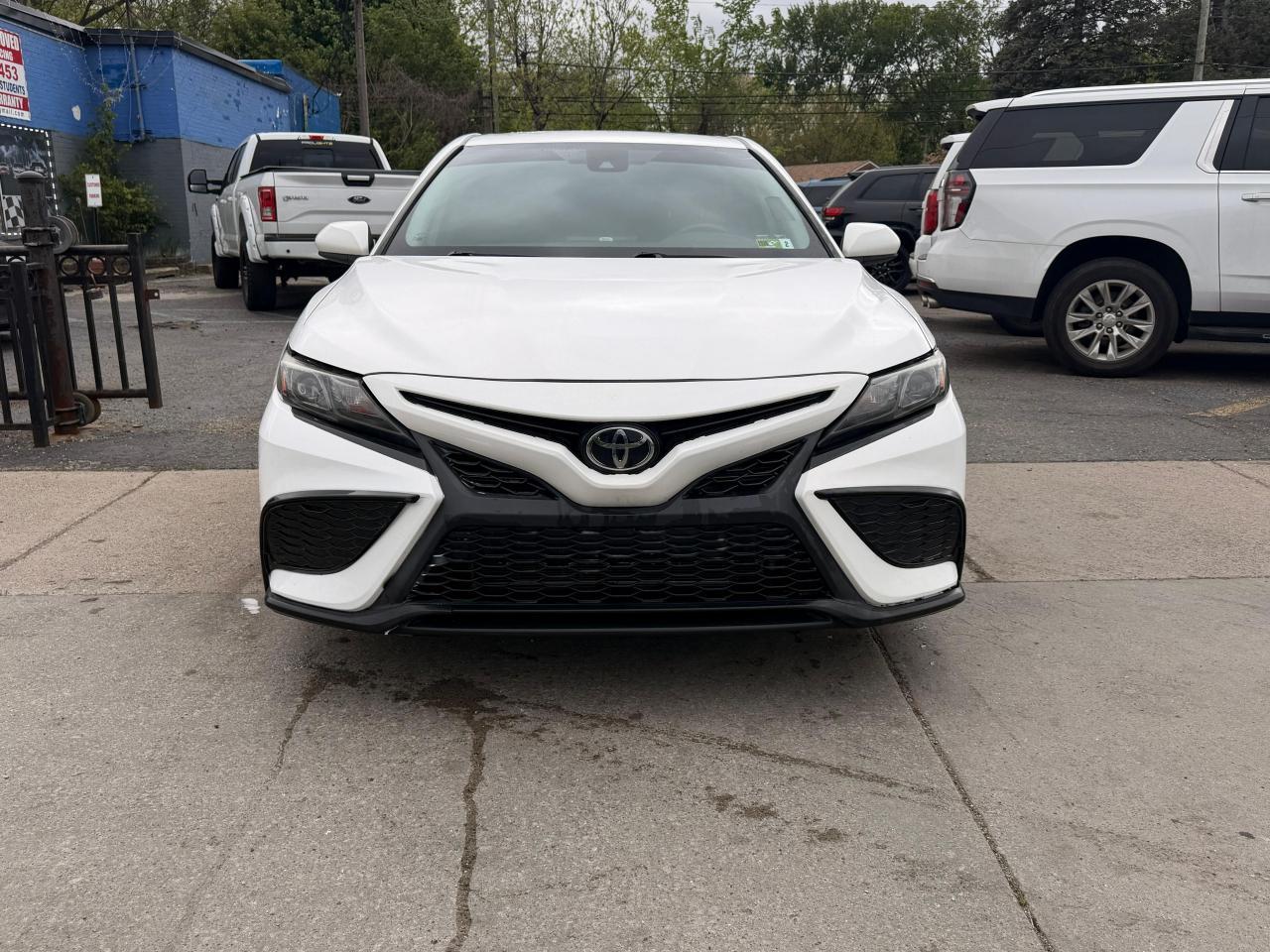 Toyota Camry SE 2021