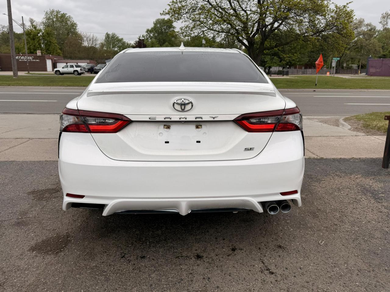 Toyota Camry SE 2021