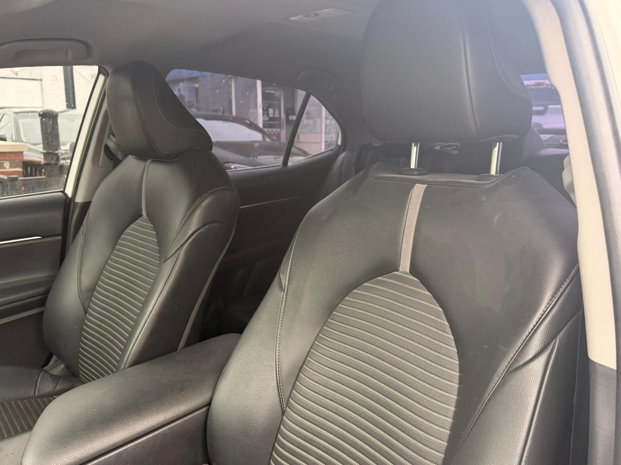 Toyota Camry SE 2021