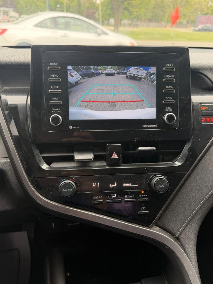 Toyota Camry SE 2021