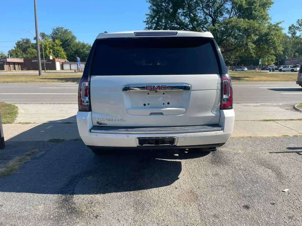 GMC Yukon Denali XL 4WD 2015