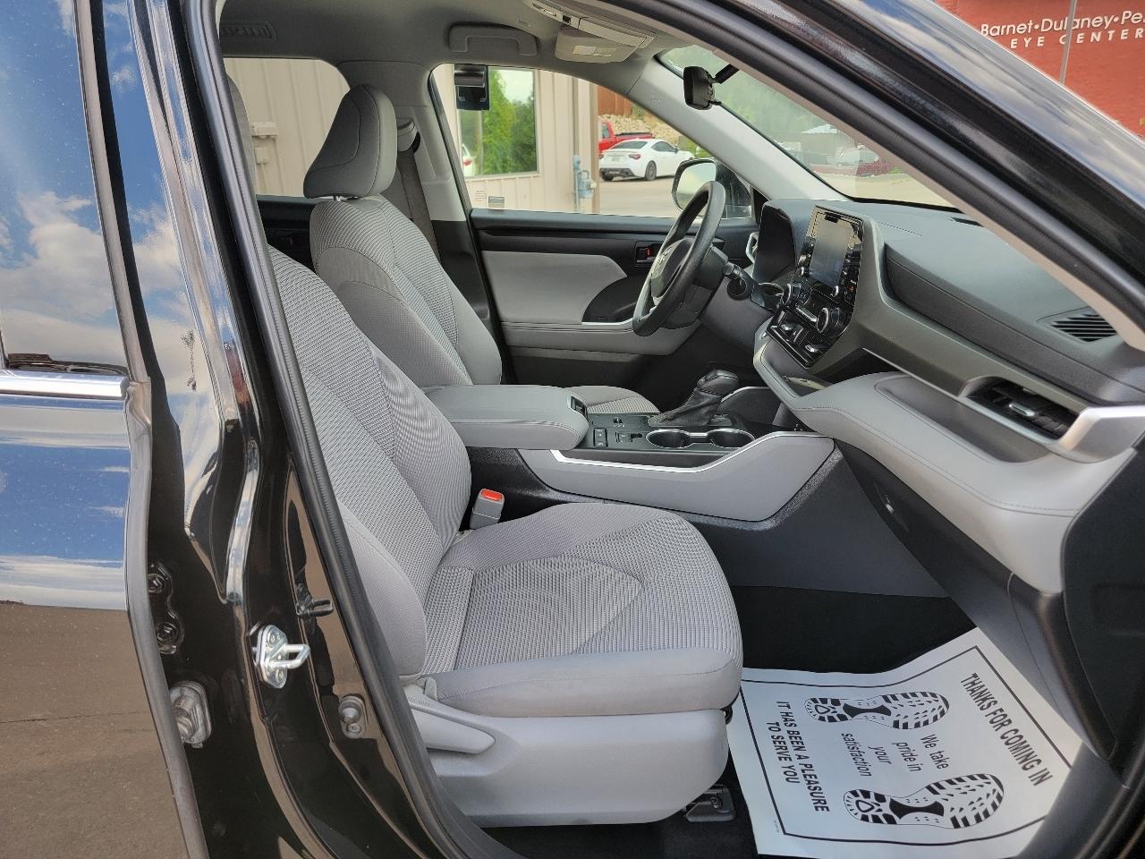 2022 Toyota Highlander L - Photo 8