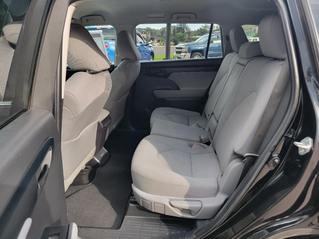 2022 Toyota Highlander L - Photo 11