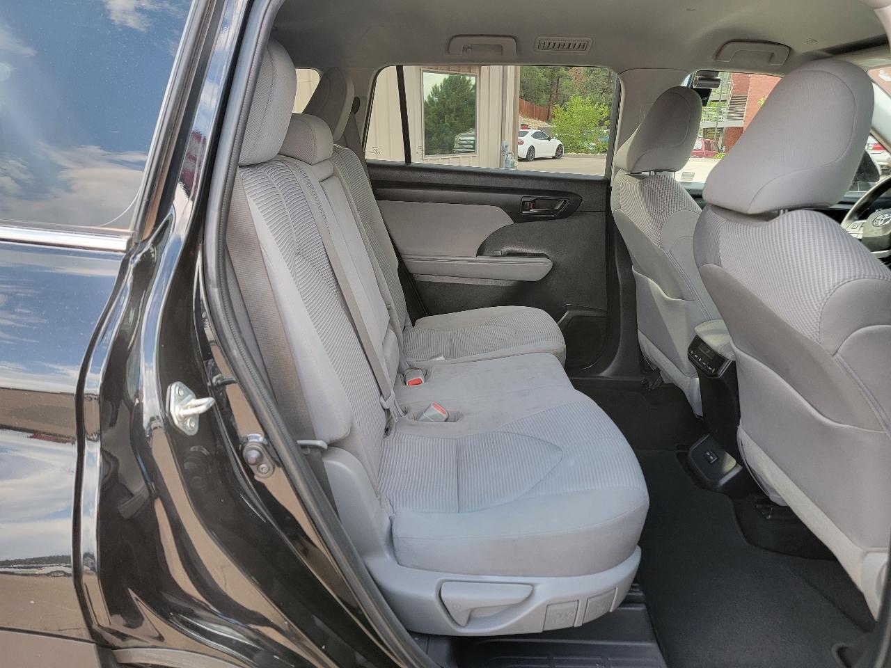 2022 Toyota Highlander L - Photo 12