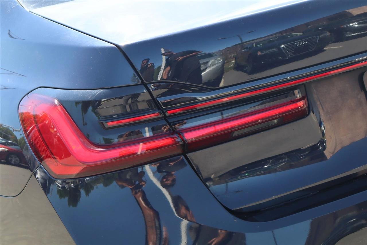 BMW 7-Series 740i 2021