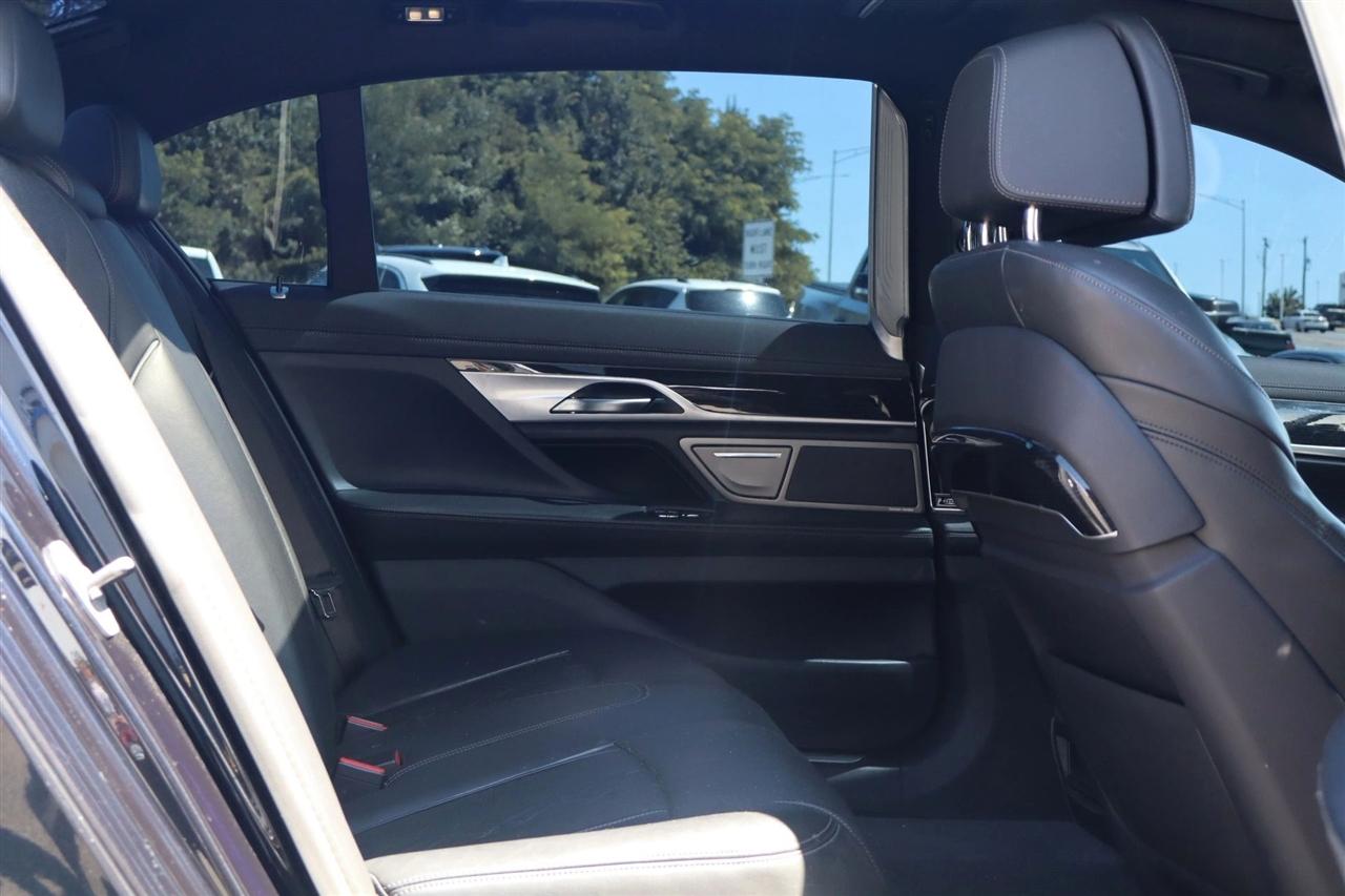 BMW 7-Series 740i 2021