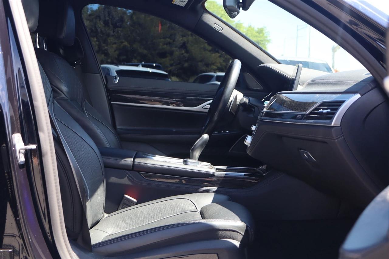 BMW 7-Series 740i 2021