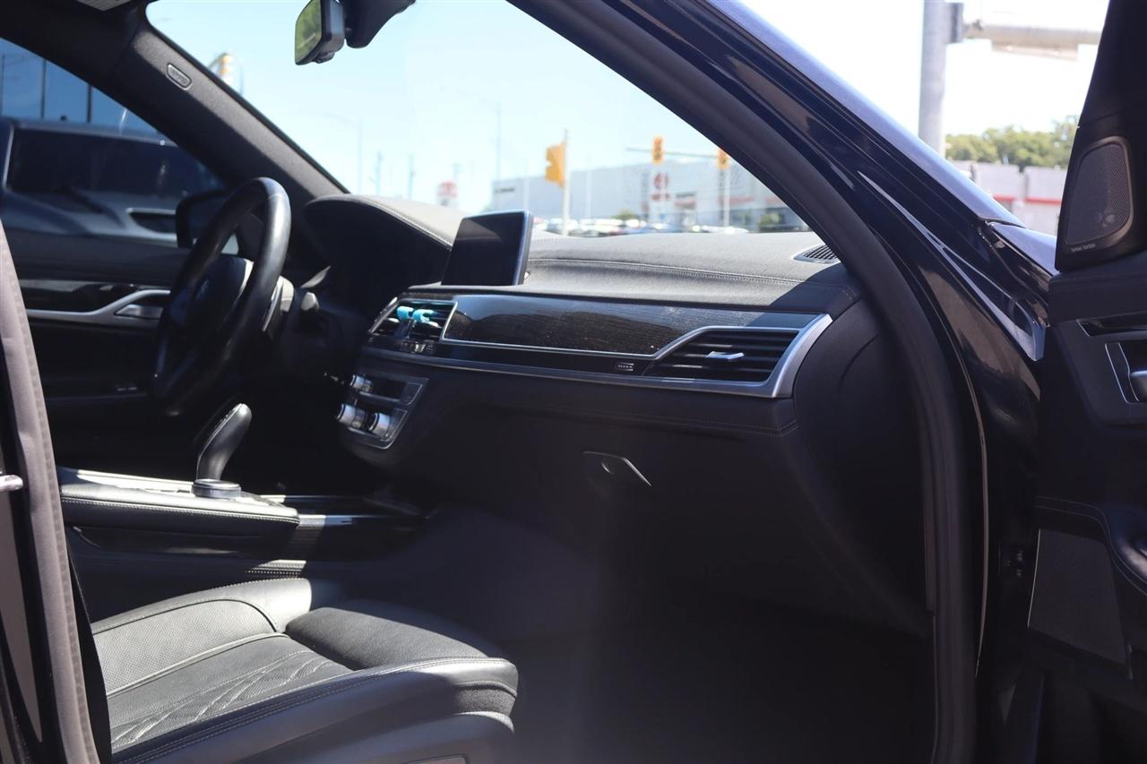 BMW 7-Series 740i 2021
