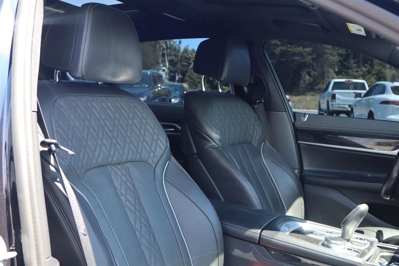 BMW 7-Series 740i 2021