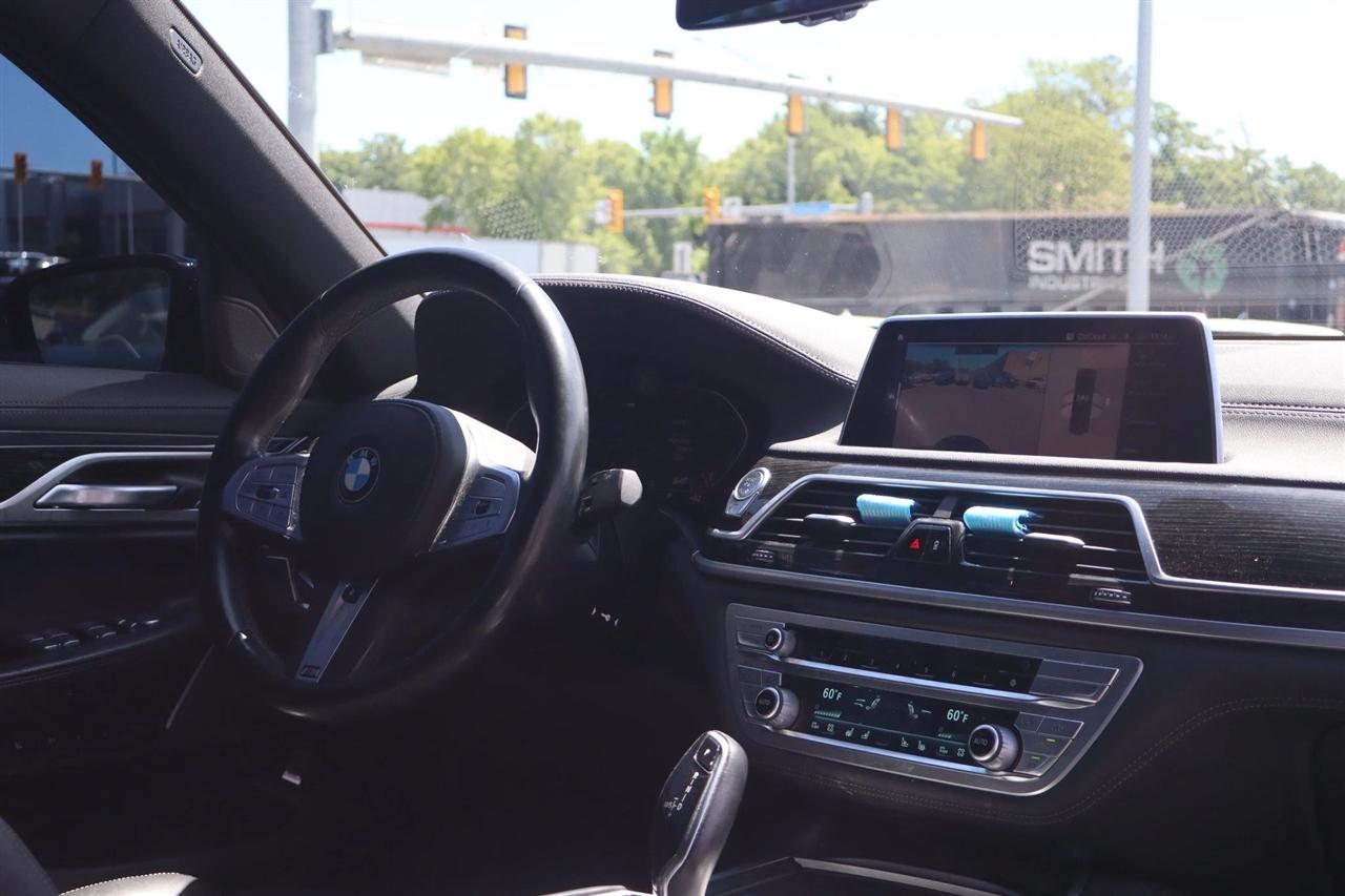 BMW 7-Series 740i 2021