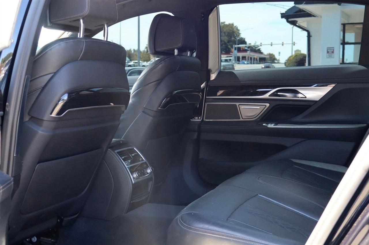 BMW 7-Series 740i 2021