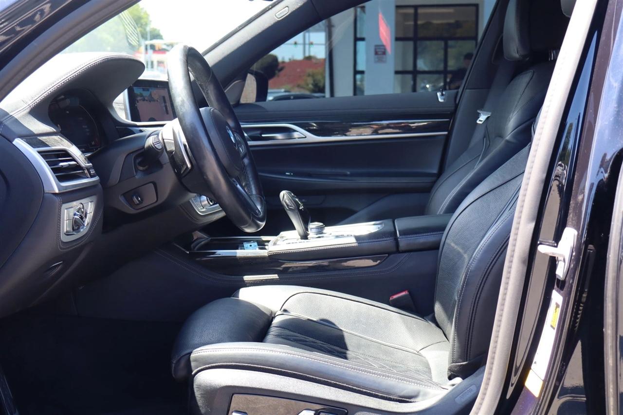 BMW 7-Series 740i 2021