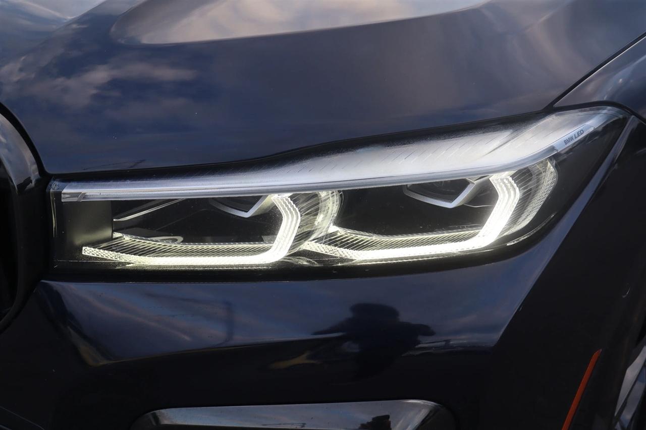 BMW 7-Series  2021