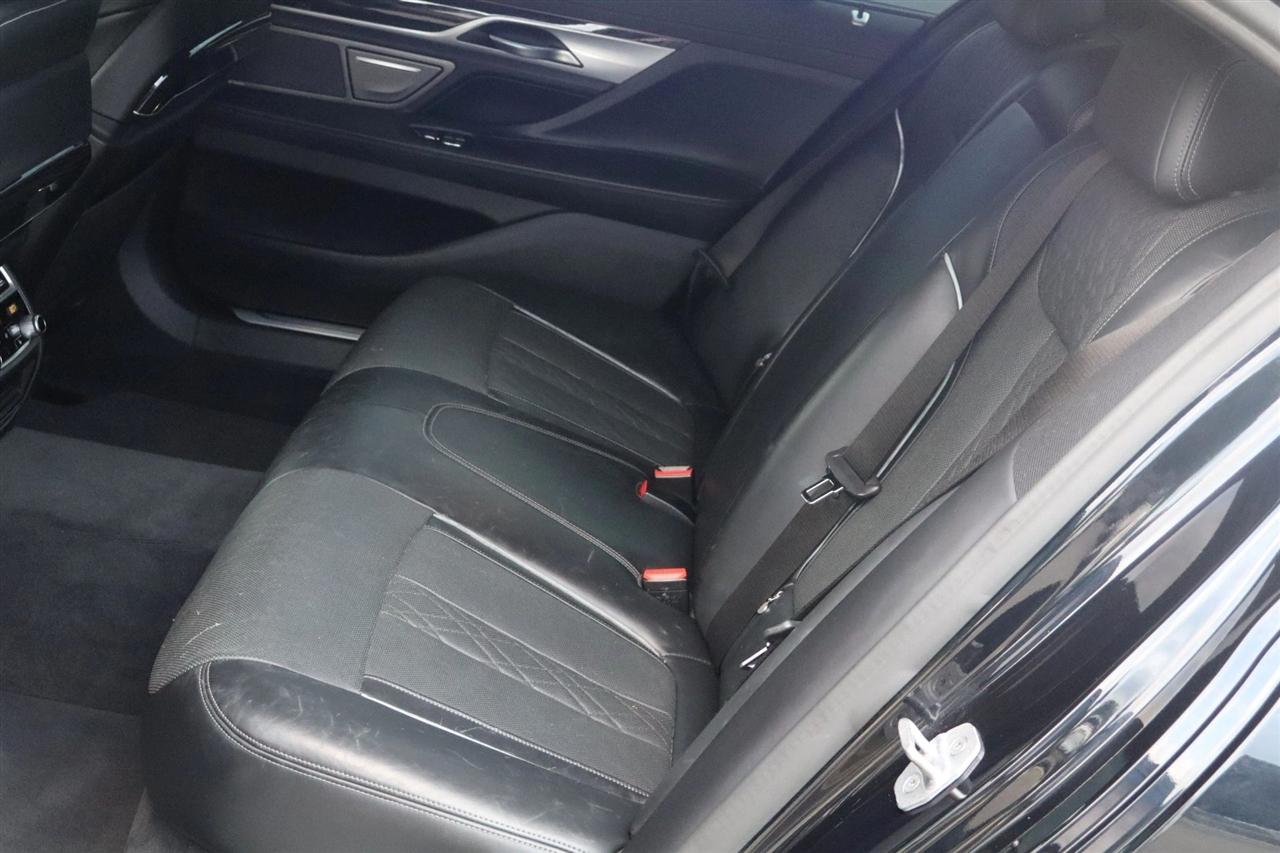 BMW 7-Series  2021