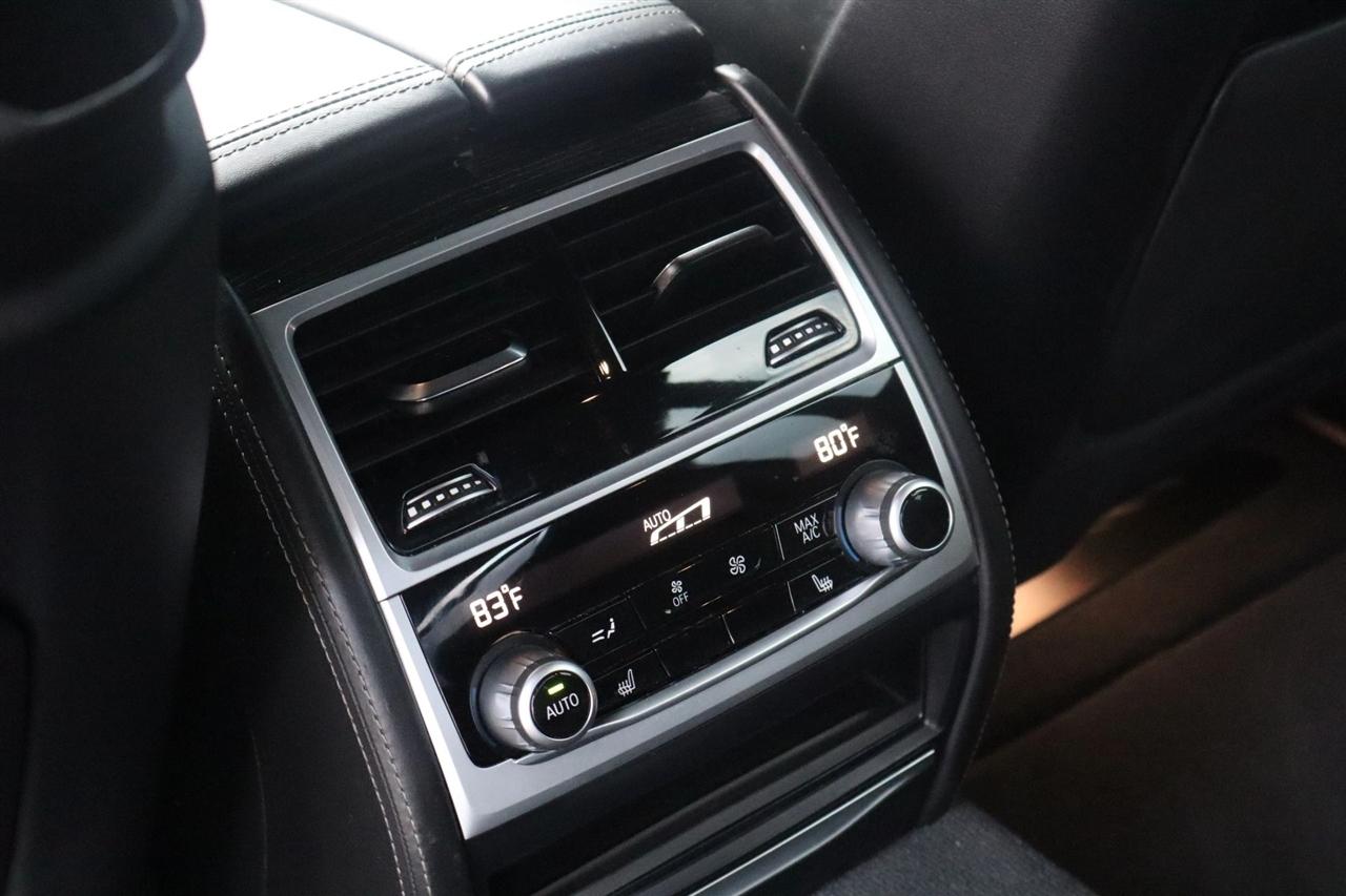 BMW 7-Series  2021